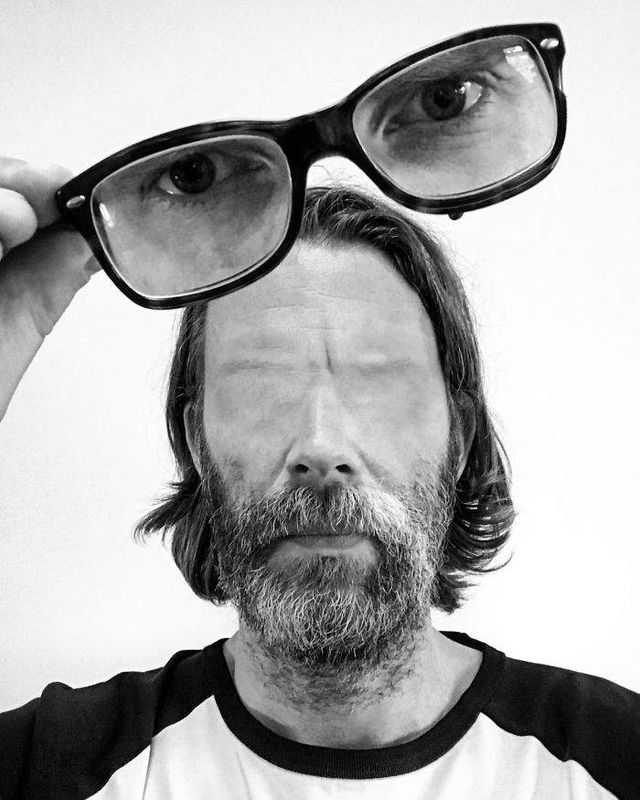 Чоловік показав, наскільки креативними можуть бути селфі - фото 315433