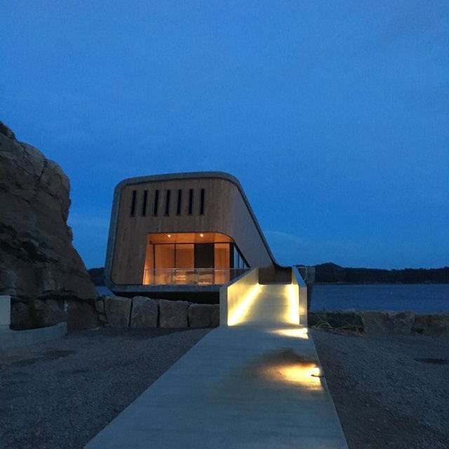 У Норвегії відкрився найбільший підводний ресторан Європи - фото 315707