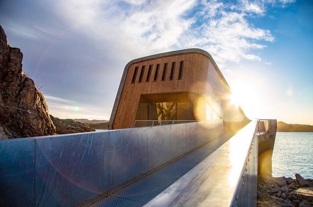 У Норвегії відкрився найбільший підводний ресторан Європи - фото 315708