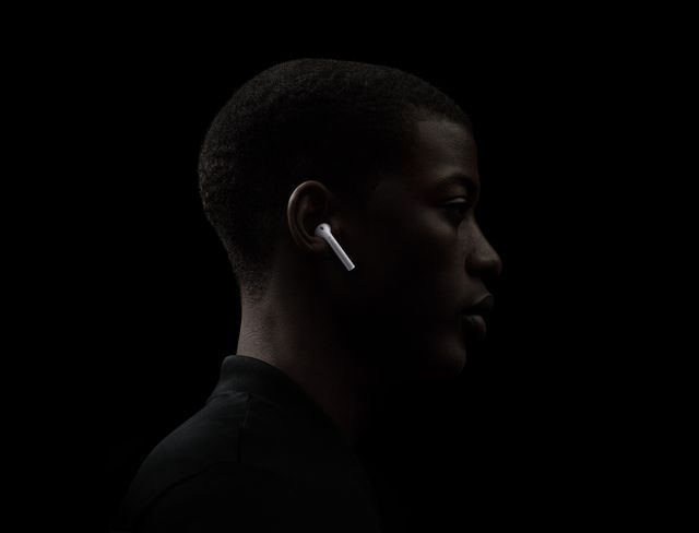 Apple AirPods 2 працюють до 24 годин - фото 315718