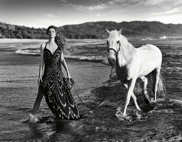 Жизель Бундхен знялась в розкішній фотосесії для глянцю - фото 316016