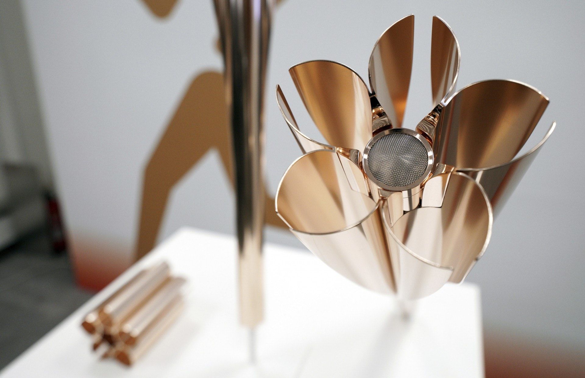 В Японії показали факел Олімпіади з відходів: відеофакт