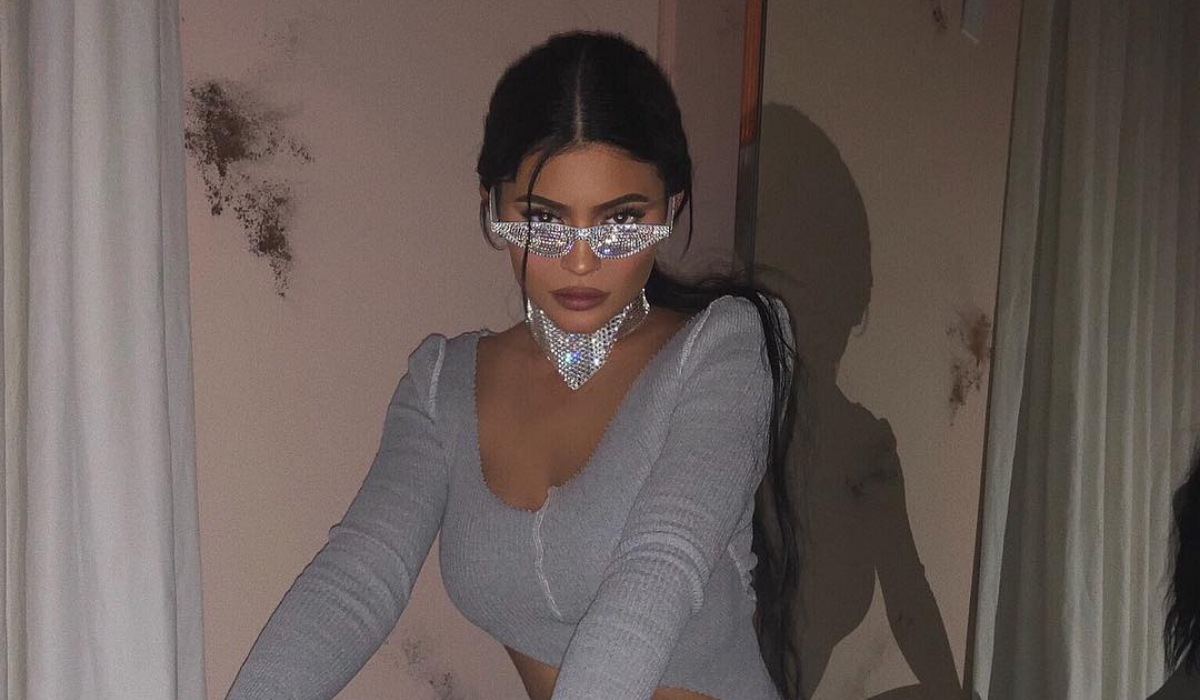 Відома модель зваблює мережу гарячими фото (18+)