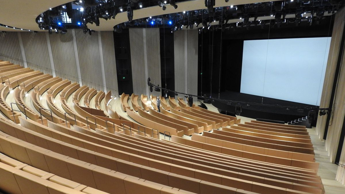 Apple показує порожній зал для конференцій - фото 1