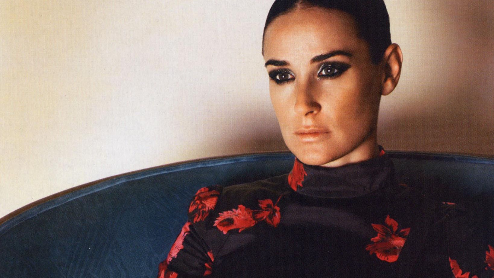 Голлівудська актриса з'явилася на публіці у жовтій вишиванці