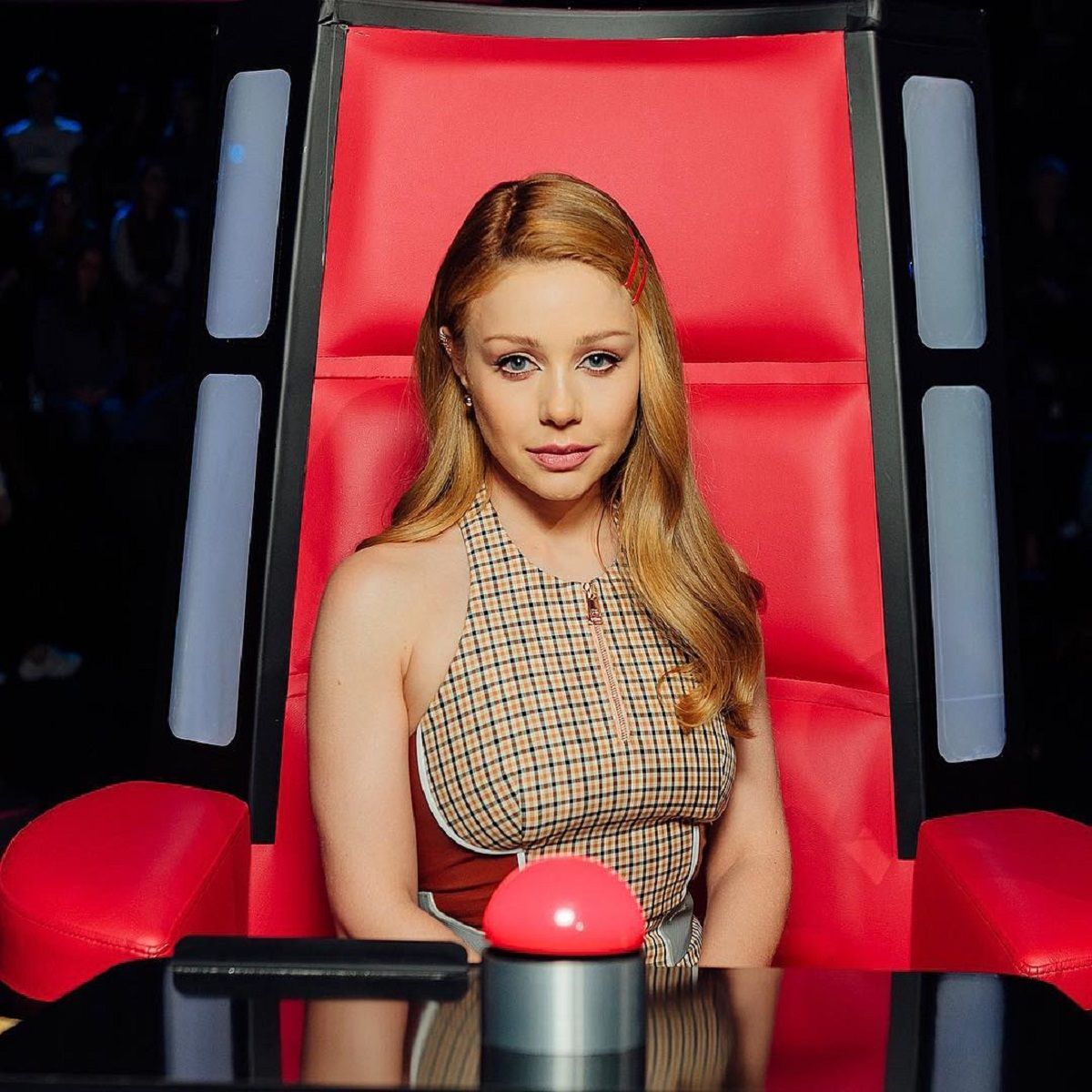 Естетика тіла: Тіна Кароль з розкішним декольте