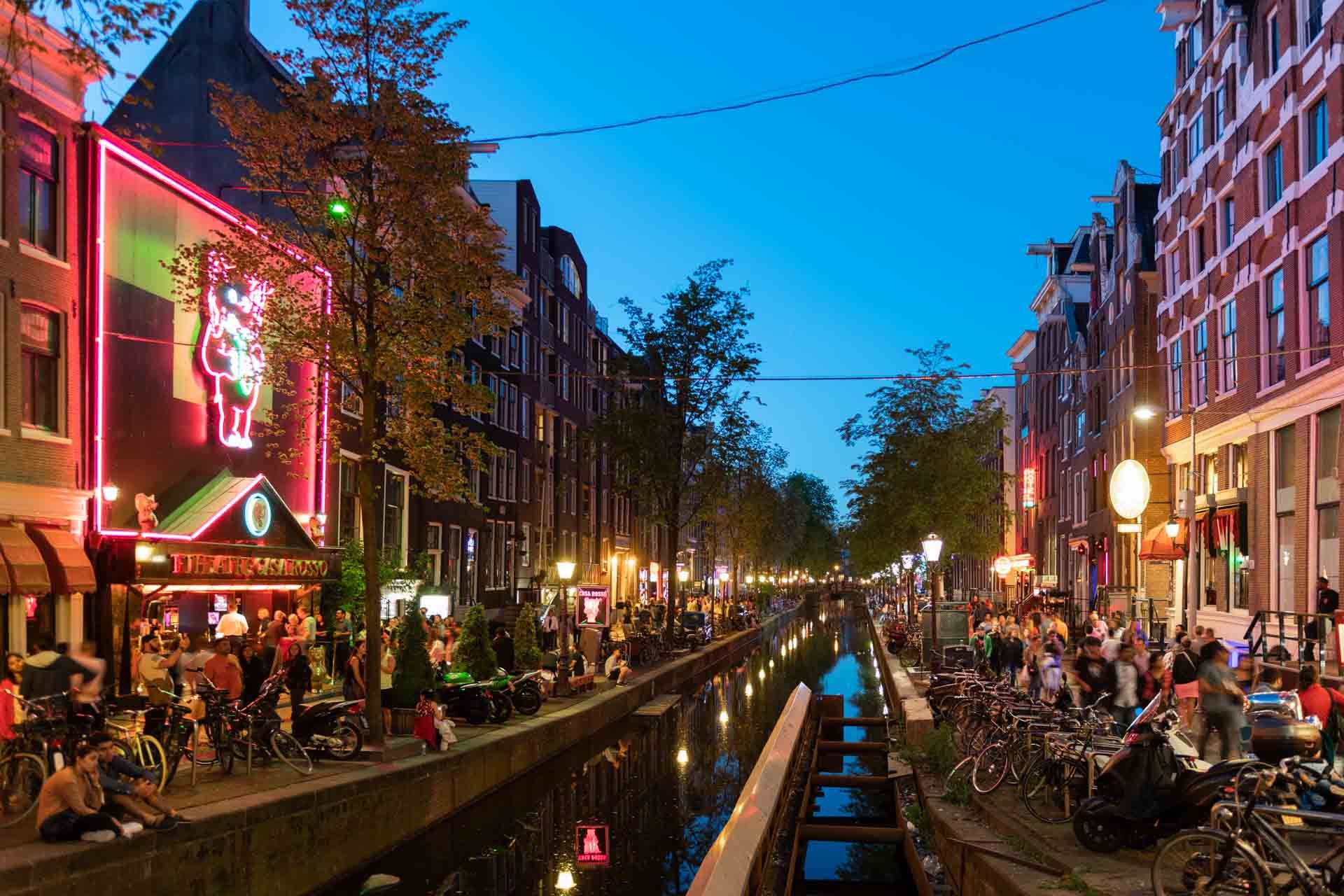 Туристів на Кварталі червоних ліхтарів суттєво поменшає - фото 1