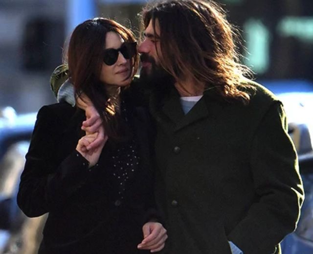 Сексуальна Моніка Белуччі засвітилася на побаченні з 36-річним художником - фото 317158