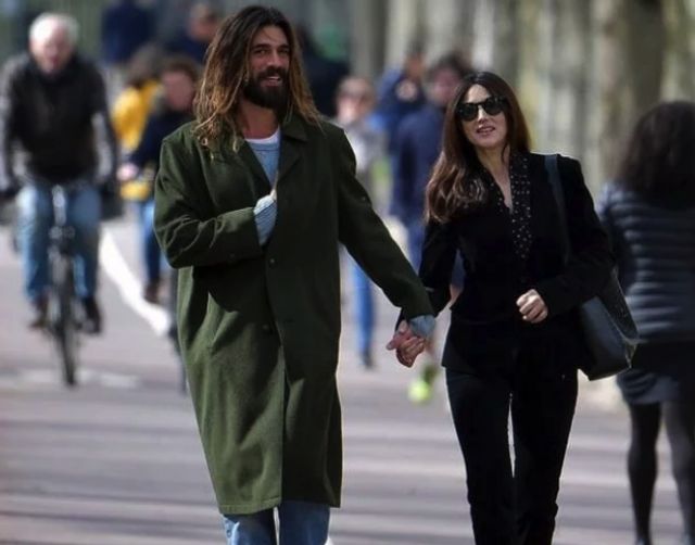 Сексуальна Моніка Белуччі засвітилася на побаченні з 36-річним художником - фото 317159