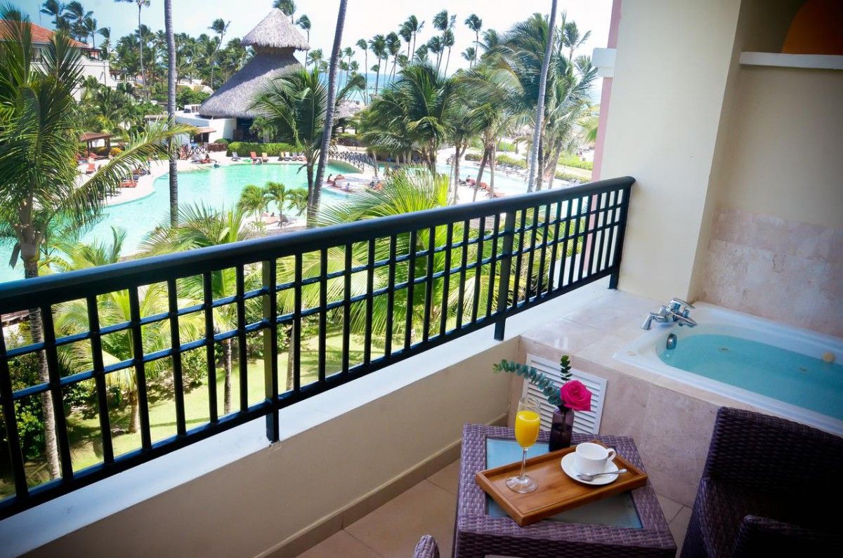 Перш, ніж взяти щось з міні-бару "просто подивитися", подумайте двічі - фото 1