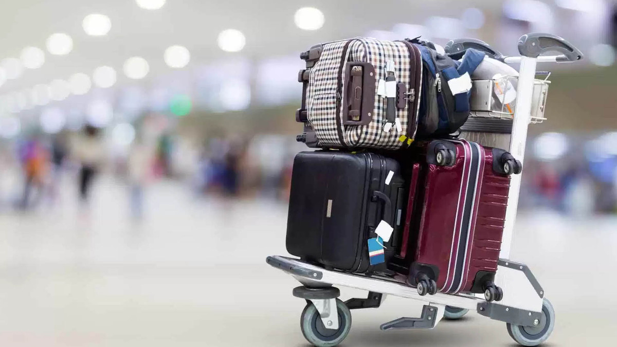 Лише 19 відсотків подорожують без валіз - фото 1