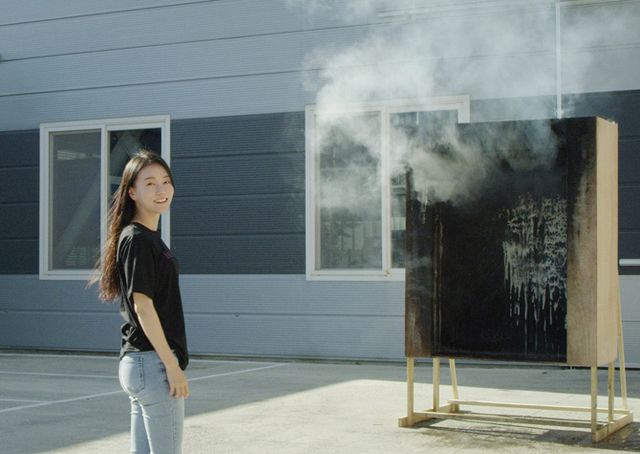 Samsung випустив унікальну вазу, яка гасить полум'я - фото 317544