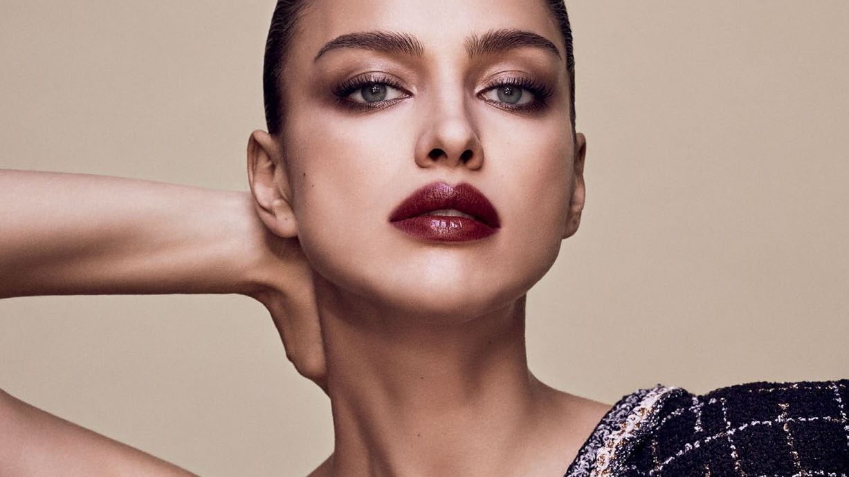 Ірина Шейк відвідала шалену вечірку в спокусливій міні-сукні