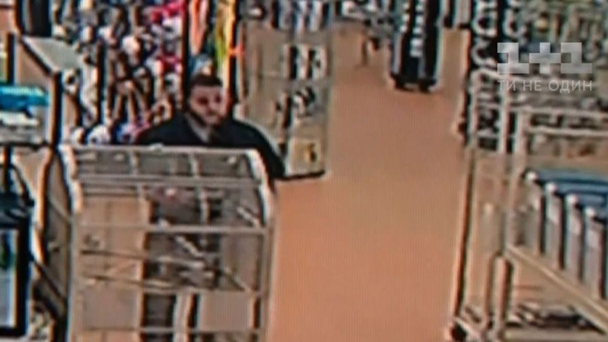 Чоловік вкрав пітона з магазину, сховавши його в штанях