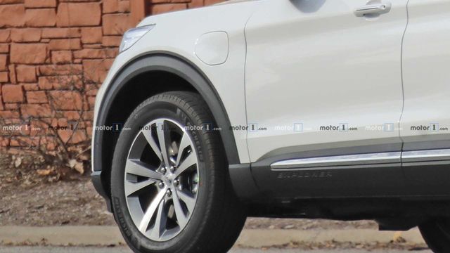 Гібридний Ford Explorer з'явився на тестах - фото 317981