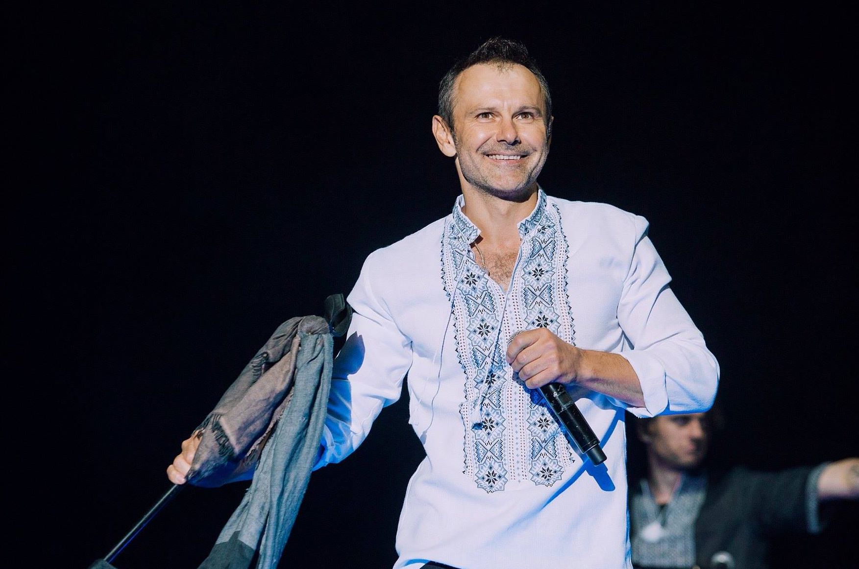 Вакарчук із дружиною прийшов на вибори 2019: відео