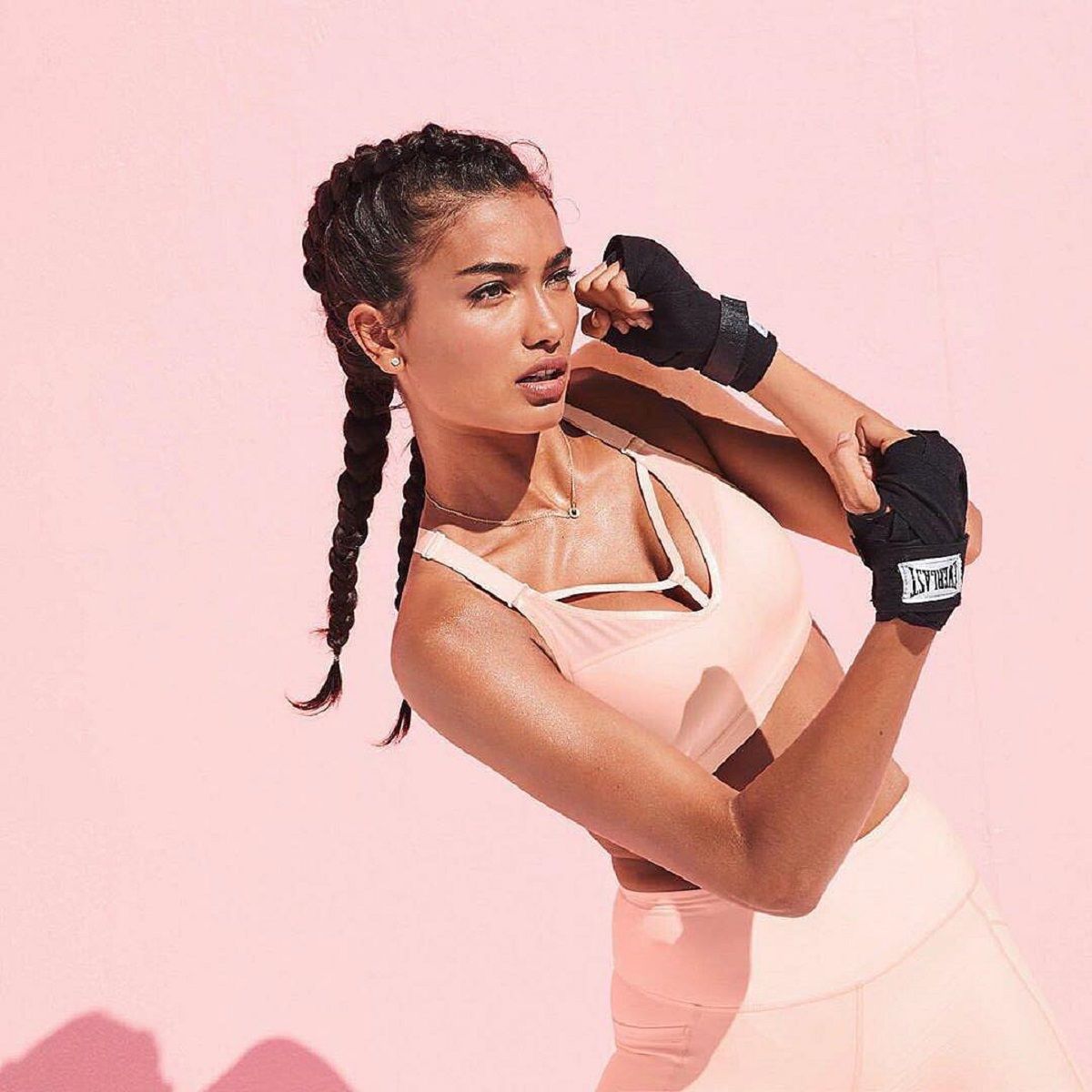 Ідеальна дівчина: ангел Victoria's Secret показала звабливу фігуру