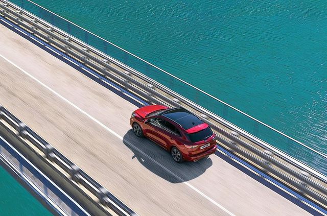 Представлений оновлений кросовер Ford Kuga: платформа від Focus і гібридні модифікації - фото 318597
