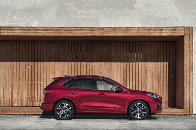 Представлений оновлений кросовер Ford Kuga: платформа від Focus і гібридні модифікації - фото 318600