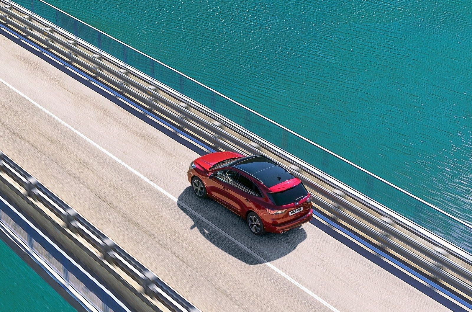 Представлений оновлений кросовер Ford Kuga: платформа від Focus і гібридні модифікації