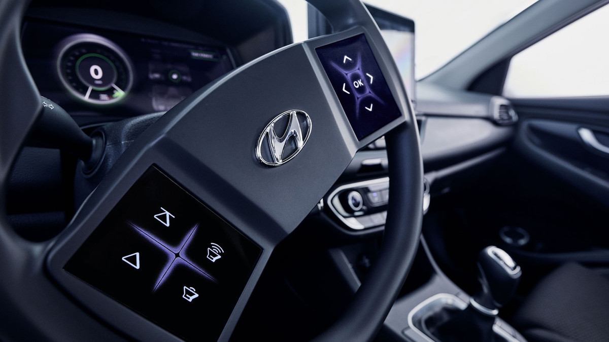 Кермо у Hyundai оснастили сенсорними екранами - фото 1