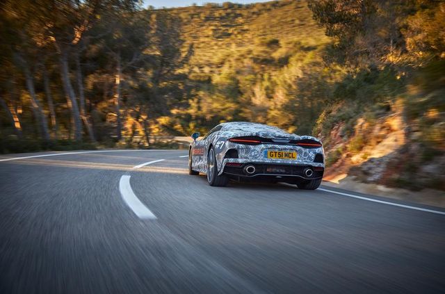 З'явилися нові фото суперкара для тривалих поїздок від McLaren - фото 318679