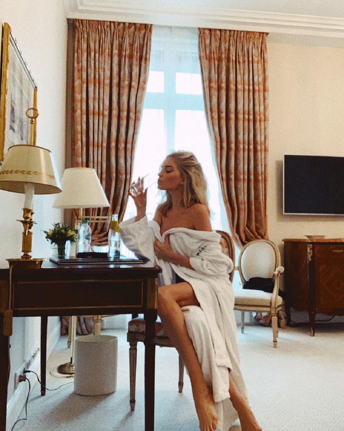 Сексуальна ангел Victoria's Secret роздяглась для коштовностей (18+)