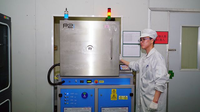 Xiaomi показала, як відбувається повний процес складання флагманського Mi9 - фото 318821