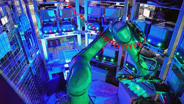 Xiaomi показала, як відбувається повний процес складання флагманського Mi9 - фото 318825