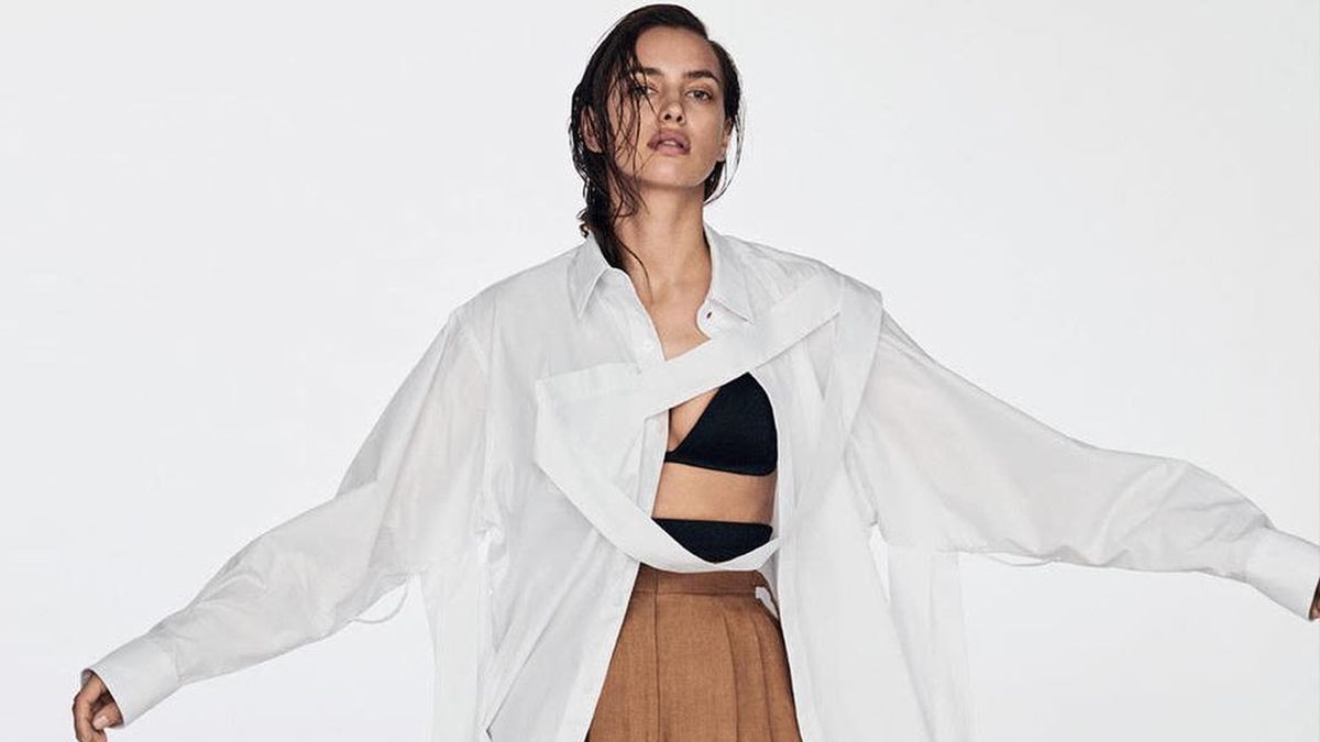 Ірина Шейк показала пікантне фото у сексуальному наряді