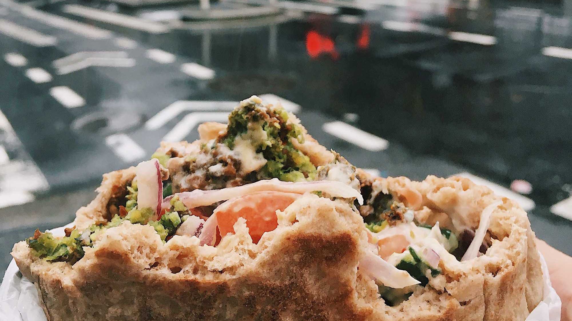 Смачно попоїсти: названі найкращі міста світу для гурманів