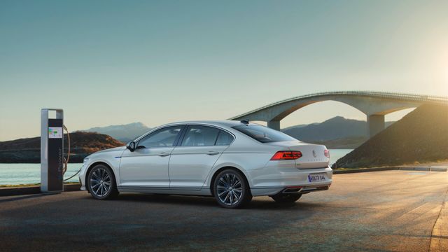 VW Passat GTE 2019- фото 319288