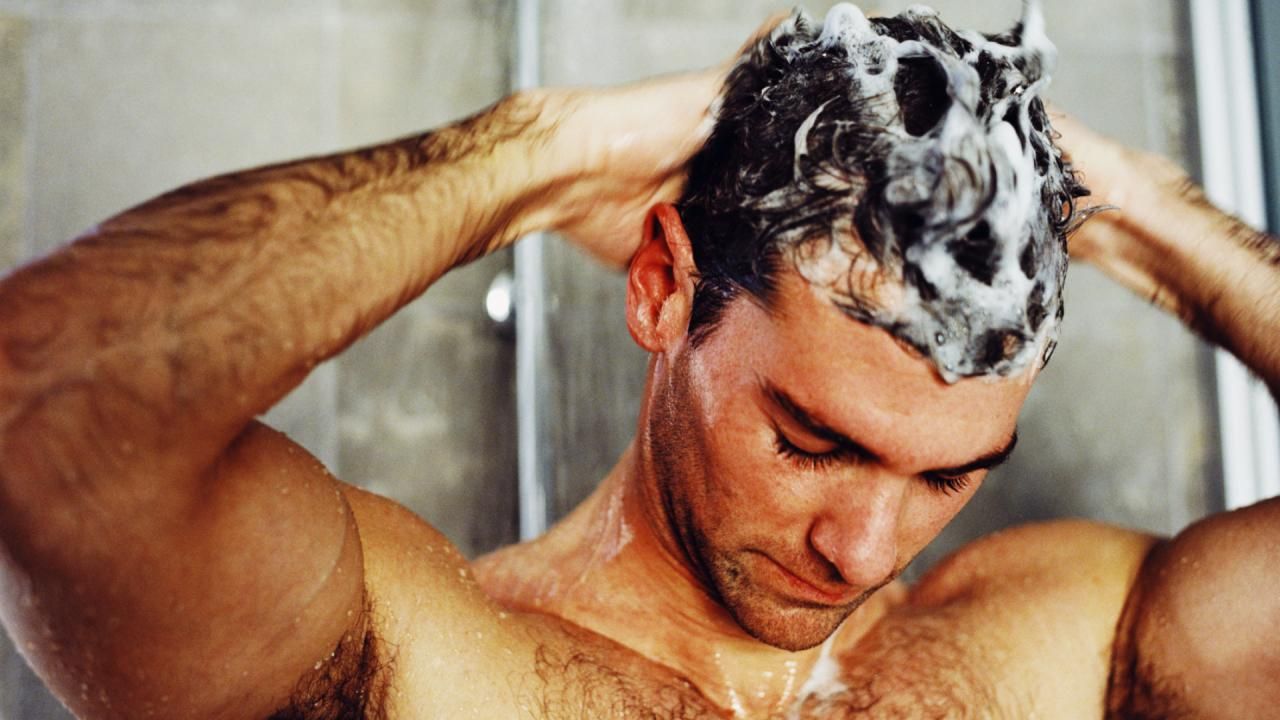 Ось чому не варто вмиватися під душем