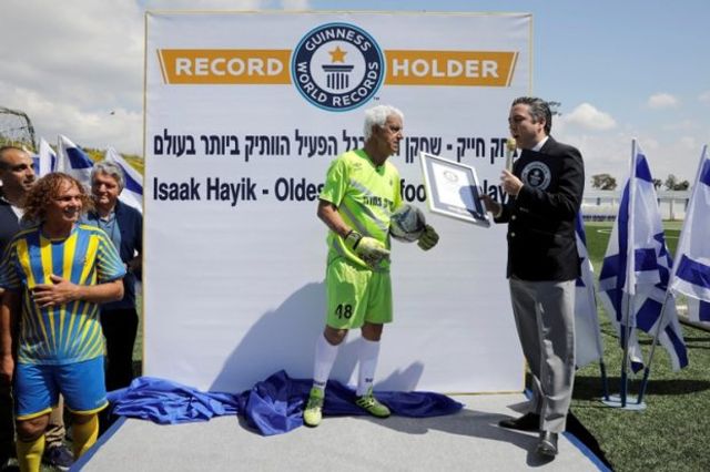 Найстарший футболіст світу потрапив до Книги рекордів Гіннеса - фото 319417