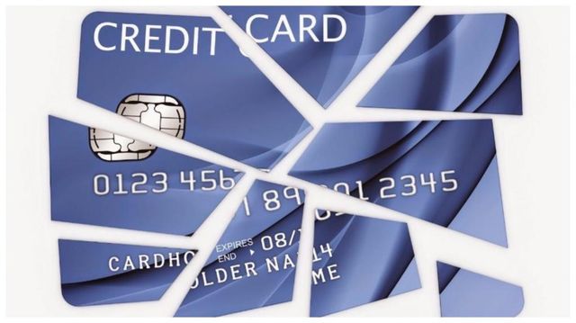 Чому стару кредитку не варто викидати і розрізати навпіл - фото 319637