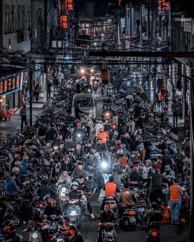 Вуличні фото китайця змушують затримати погляд: яскраві кадри - фото 320113