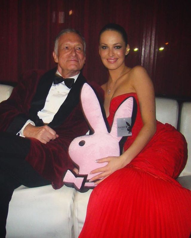 Гаряча Даша Астаф'єва оприлюднила свої архівні обкладинки Playboy (18+) - фото 320356