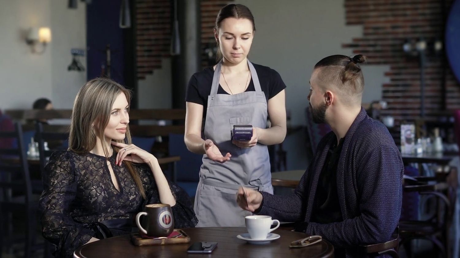 В Україні запустили сервіс з безготівкової оплати чайових