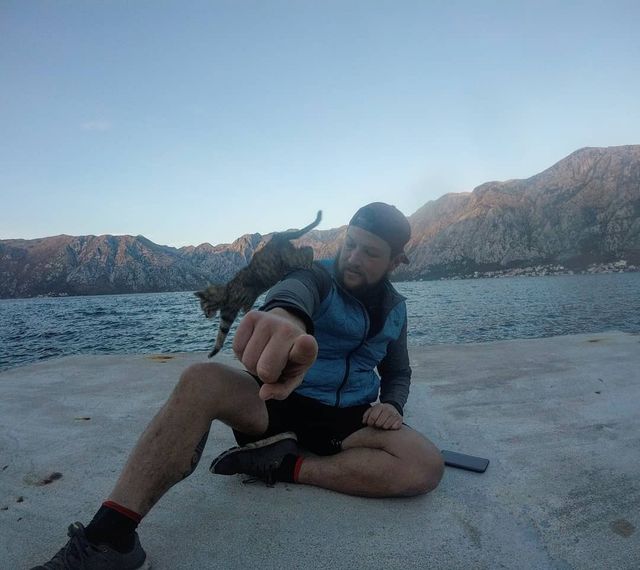 На велосипеді з кішкою: як шотландець подорожує по світу - фото 320541