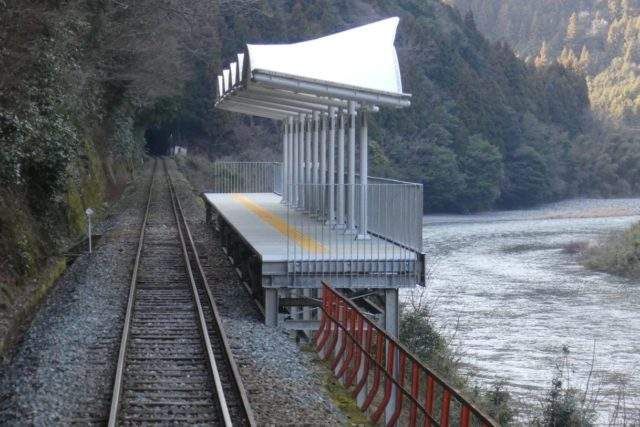 В Японії з'явилася незвичайна залізнична станція - фото 320626