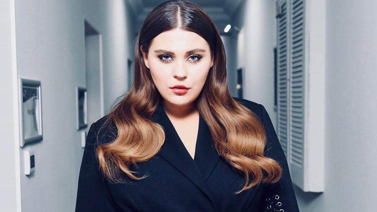 Солістка гурту KAZKA вразила шанувальників яскравим образом