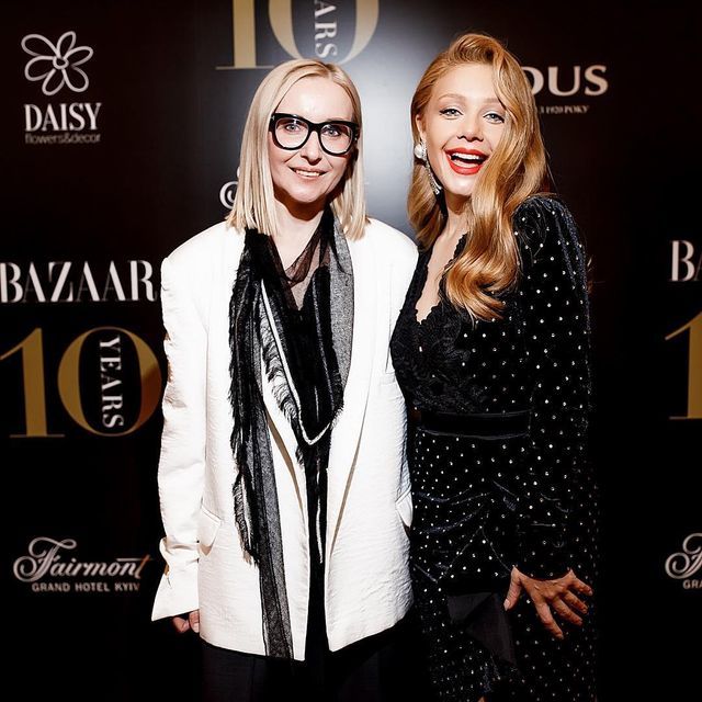 Тіна Кароль розбурхала шанувальників грайливою оксамитовою сукнею - фото 320804