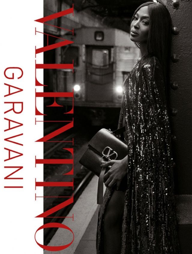 Оголена Наомі Кемпбелл знялась у метро - фото 320877