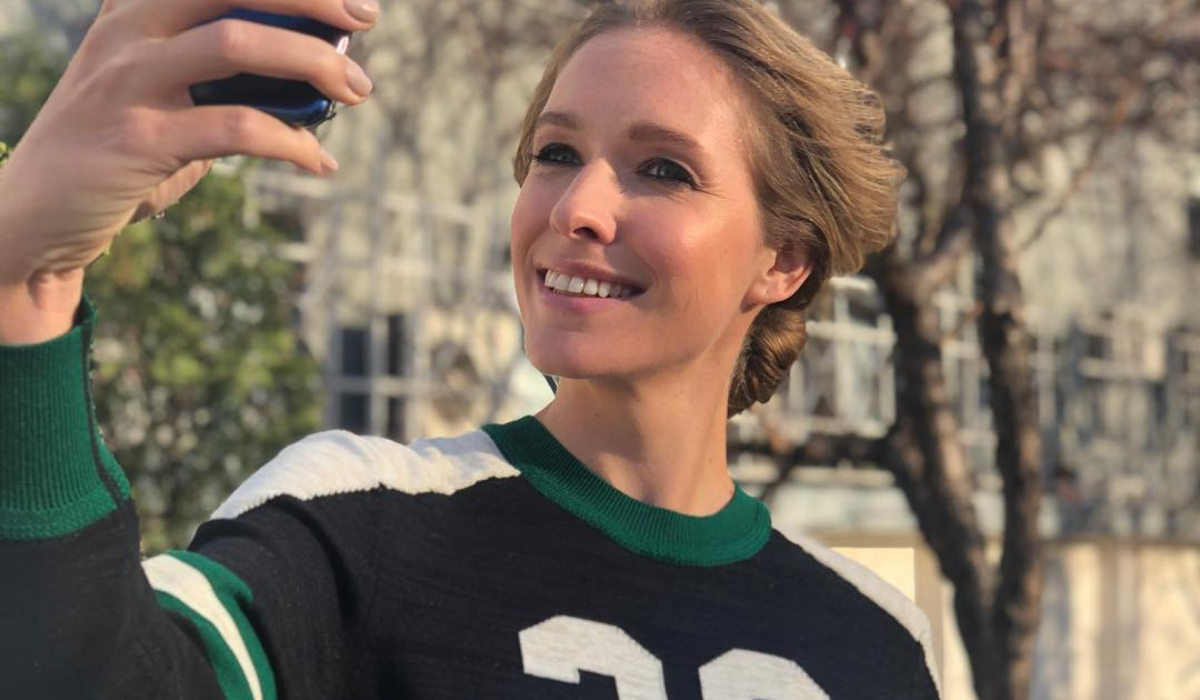 Катя Осадча похизувалася у легкій сукні