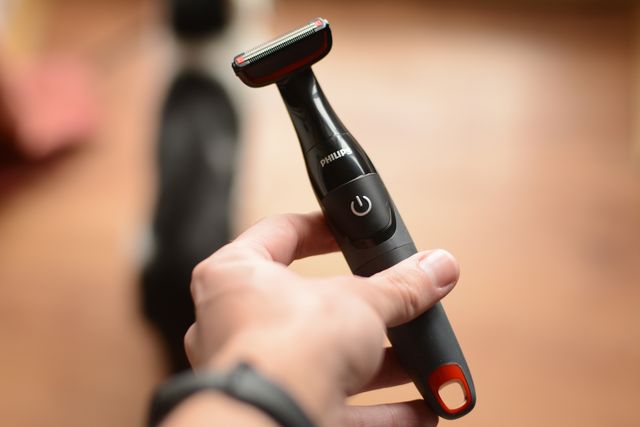 Грумер для тіла працює від звичайних батарейок - фото 321084