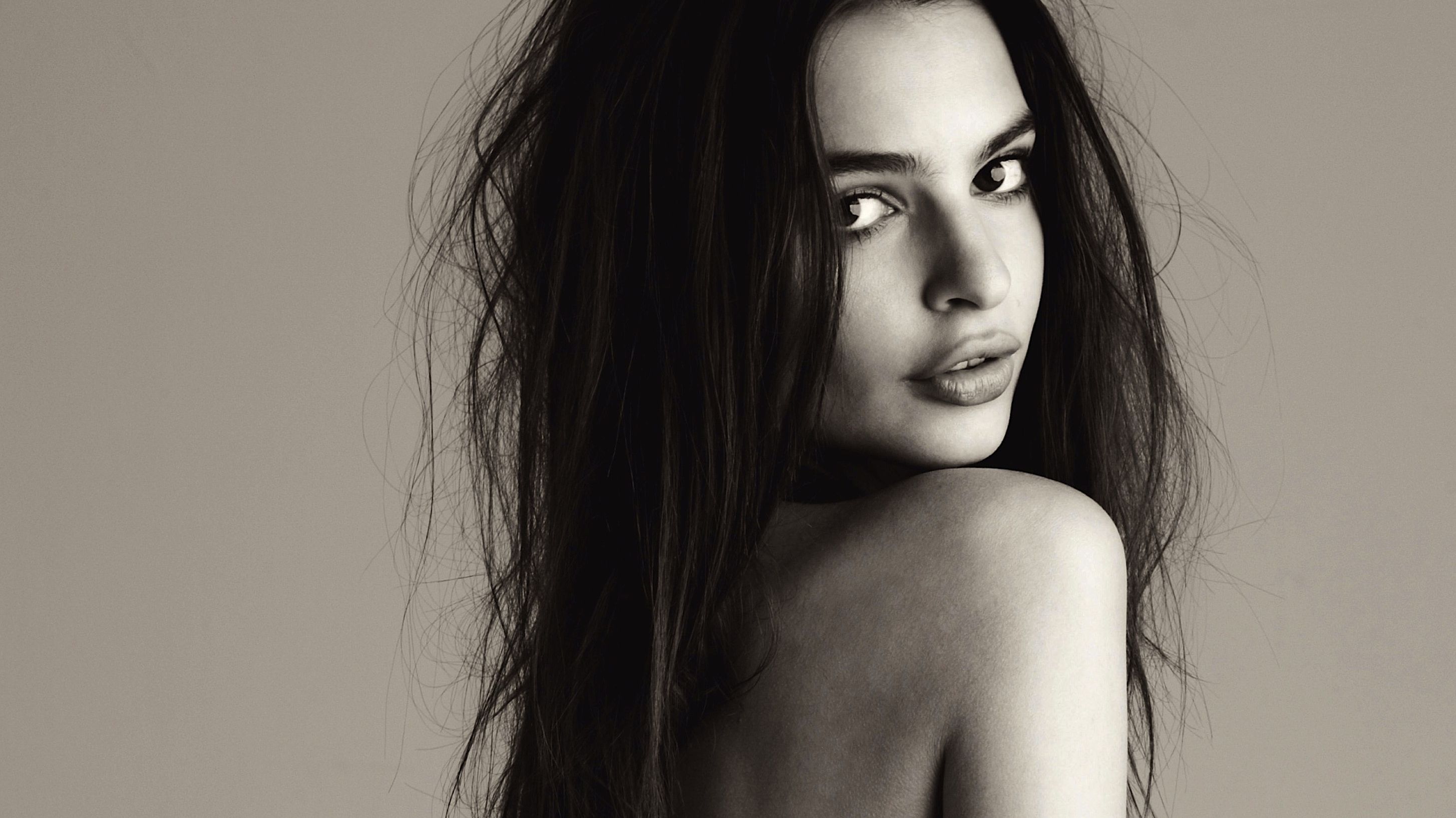 Зваблива Емілі Ратажковскі здивувала новим образом