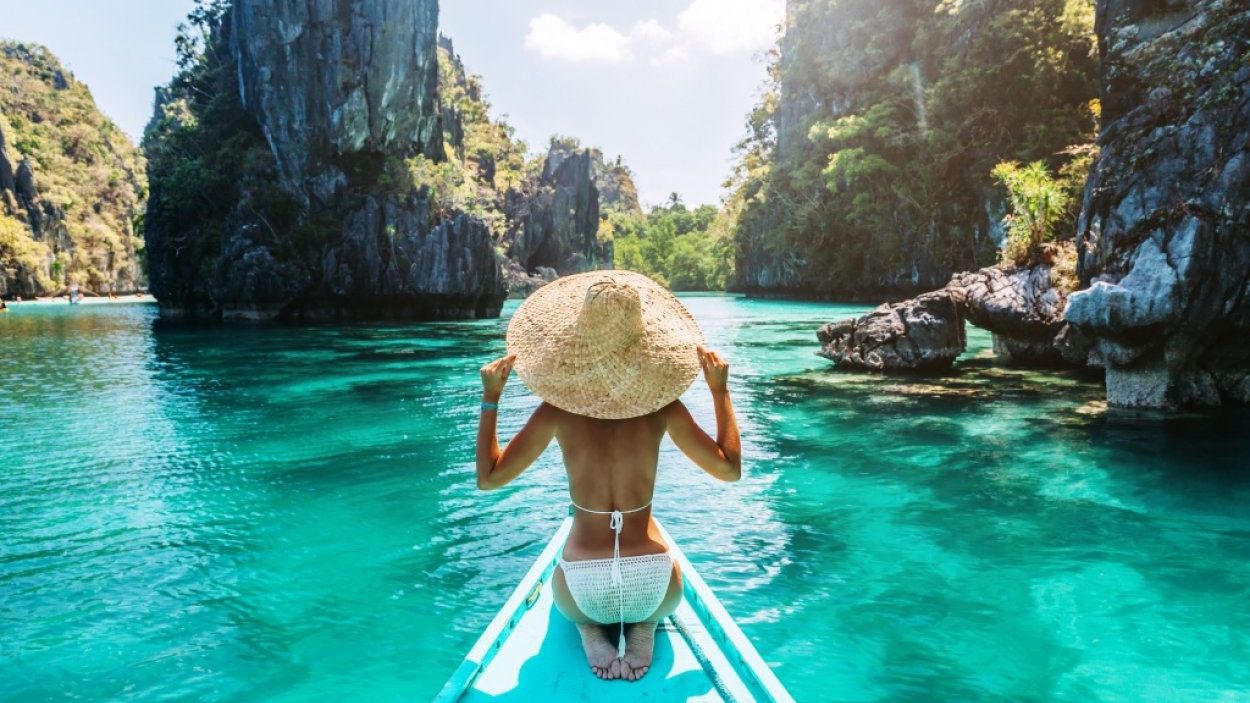 Українці зможуть подорожувати до популярної туристичної країни без віз