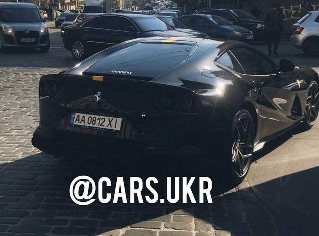 У Києві сфотографували рідкісний і дорогий суперкар - фото 321221