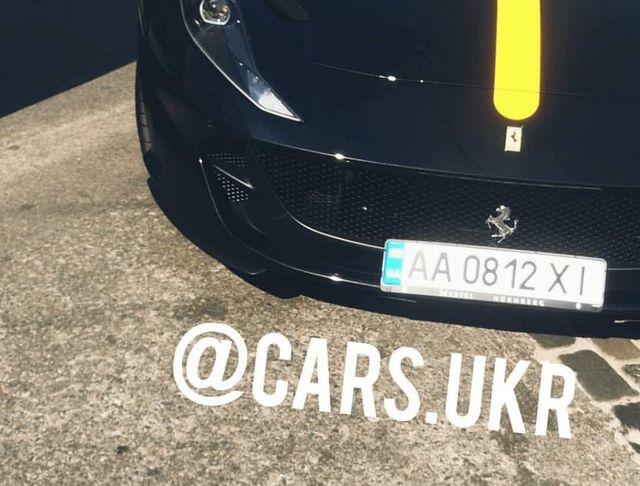 У Києві сфотографували рідкісний і дорогий суперкар - фото 321222