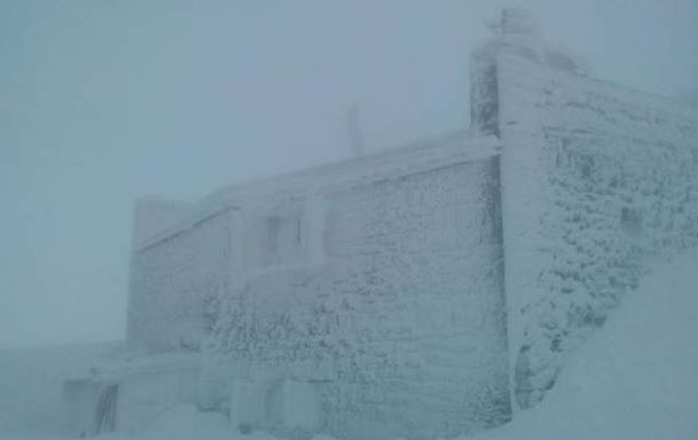 У Карпатах випав сильний сніг: фотофакт - фото 321237